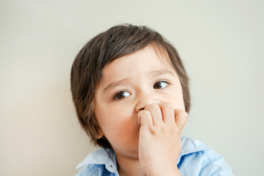 เด็กกัดเล็บ