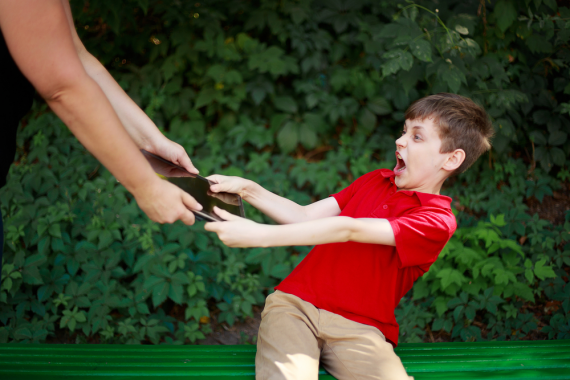 ลูกเป็นเด็กติดเกม