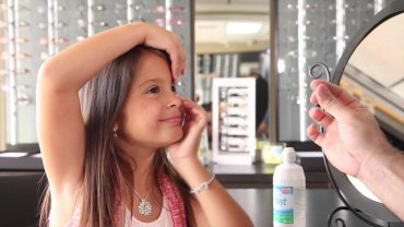 ให้ลูกใส่คอนแทนเลนส์ดีไหม