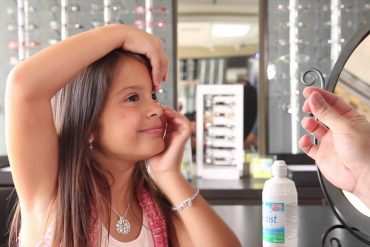 ให้ลูกใส่คอนแทนเลนส์ดีไหม