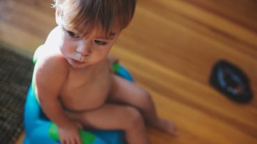 ฝึกลูกนั่งกระโถนเด็ก