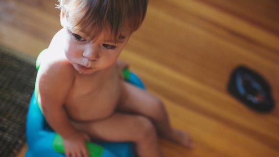 ฝึกลูกนั่งกระโถนเด็ก