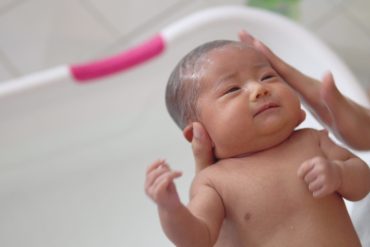 การอาบน้ำทารก