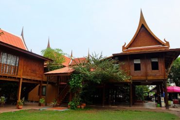 เที่ยวบ้านครูธานี