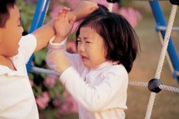 เมื่อลูกถูกเพื่อนแกล้ง