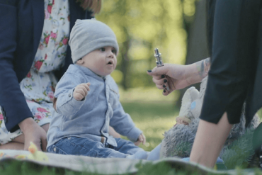 พ่อแม่ที่ใช้บุหรี่ไฟฟ้า