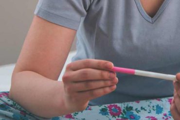 การตรวจครรภ์ด้วยตัวเอง