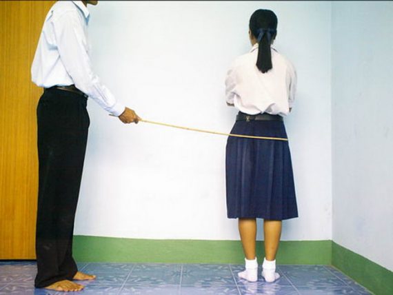 ปัญหาครูตีเด็ก