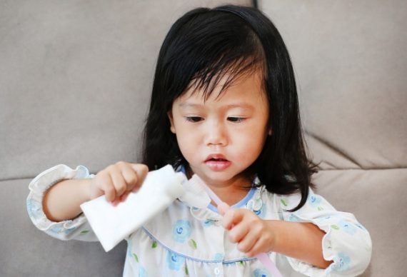 เลือกแปรงสีฟันเด็ก