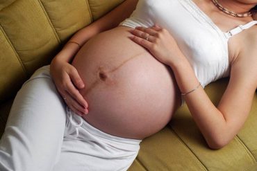 เส้นสีดำกลางท้องคืออะไร