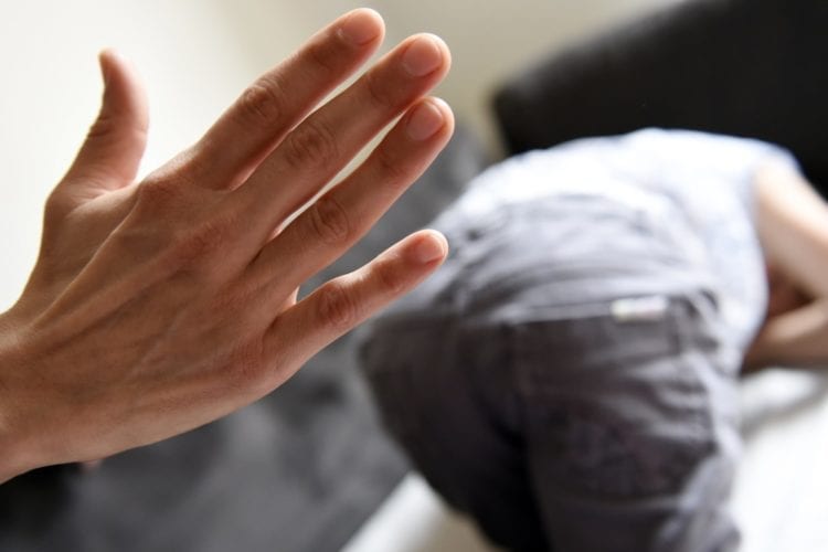 ผลเสียของการตีลูก