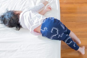 ทำอย่างไรเมื่อลูกตกเตียง
