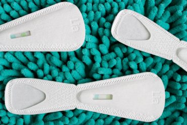 ที่ตรวจครรภ์แบบทิ้งลงชักโครกได้จาก Lia