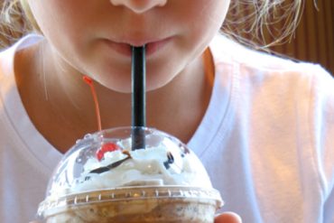 คิดว่าเด็กดื่มชากาแฟได้มั้ย