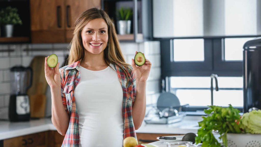 กินอะโวคาโดตอนท้อง