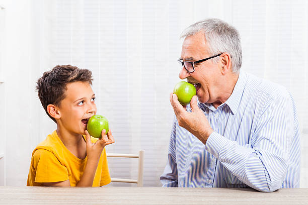 การกินแอปเปิ้ล - อัลไซเมอร์